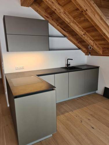 Lodge with sauna, jacuzzi & patio | Perfect for remote work — photo 3