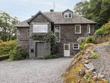 Lovely Lake District slate manor homes: holiday lettings in Langdale - HomeToGo