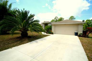 House Lehigh Acres