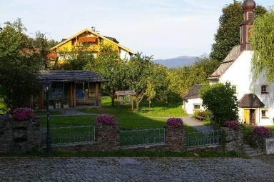 Apartment mit Pool und Terrasse | Gartenblick