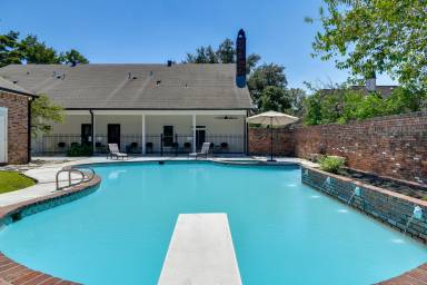 House Broadmoor/Sherwood Forest