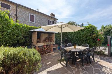 90 qm Ferienhaus, Umzäunt, für 4 Gäste mit Hund in San Zeno di Montagna, Gardasee