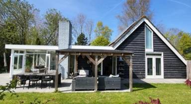 Voll ausgestattetes Ferienhaus mit Terrasse, Sauna und Pool | Haustiere sind willkommen