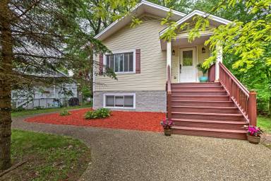 House Three Oaks