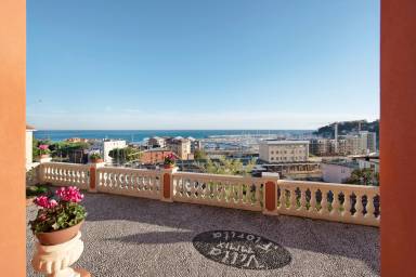 Appartamento con terrazza, griglia e giardino | Vista sulla città
