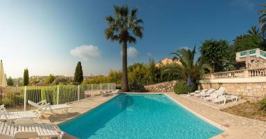 Ferienwohnung in Vence mit Terrasse, Garten und gemeinschaftlichem Pool und Meerblick