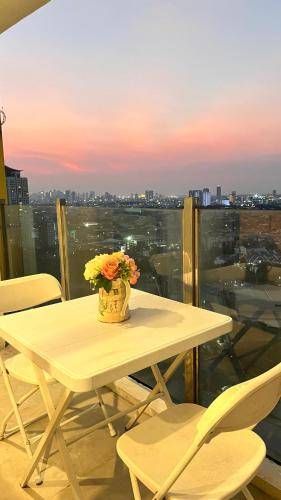 Serviced apartment with patio & pool — photo 2