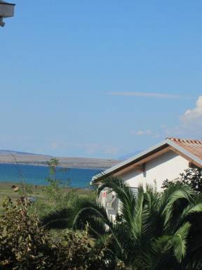 Schönes Appartement in Privlaka mit Terrasse, Grill und Garten