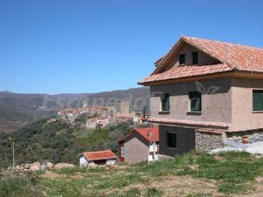 Casa rural en Miranda del Castañar y su imponente muralla - HomeToGo