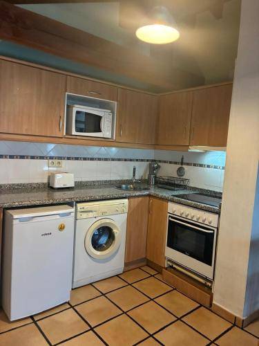 Apartment with grill & patio — photo 2