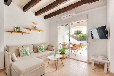 Casa rural apropiada para familias con terraza, jardín y piscina privada | En la playa