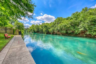 Condo Gruene