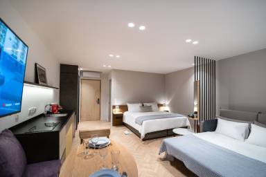 Agradable aparthotel con piscina, terraza y jardín | Vistas a la ciudad | Perfecto para el trabajo en remoto