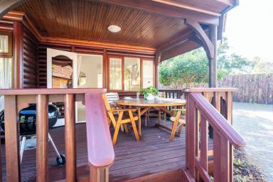 Child-friendly cabin with pool, terrace & jacuzzi | Lake view