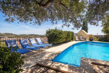 House with terrace, barbecue & private pool