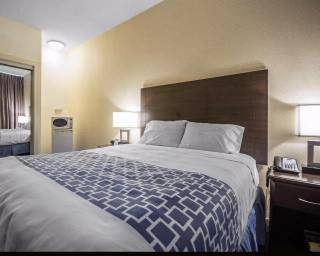 Econo Lodge in Surrey, BC