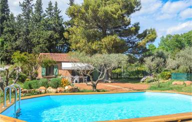 Ferienhaus mit Pool für 4 Gäste mit Hund in Fontvieille, Provence-Alpes-Côte d'Azur