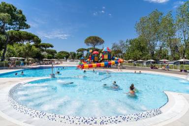 Kinderfreundliches gemütliches Ferienhaus mit Terrasse, Pool und Grill | Nah am Strand | Haustierfreundlich