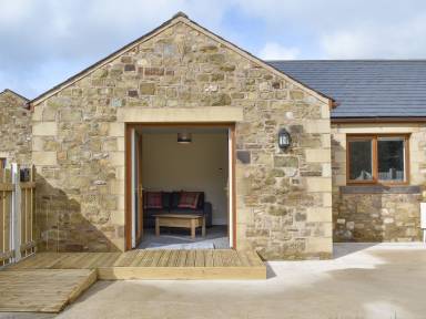 Family-friendly cottage with garden