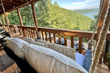 Cabin Center Hill Lake