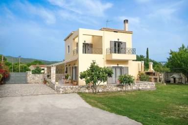 Villa  Poulades