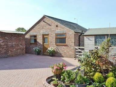Nice cottage with garden & barbeque