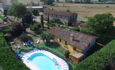 Appartement in Montone mit Pool & Grill