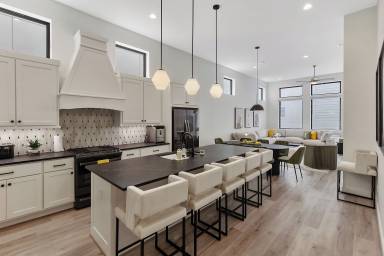 372 m² House