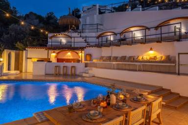 Ferienhaus mit Garten, privatem Pool und Terrasse