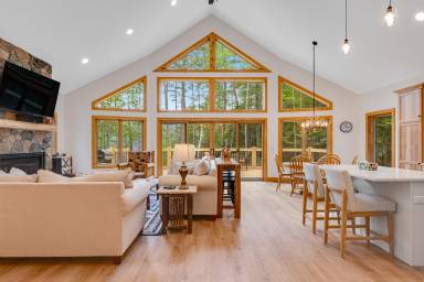 House  Eagle River