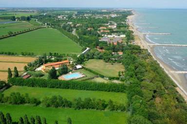 Schöne Ferienwohnung in Eraclea Mare mit Privatem Pool