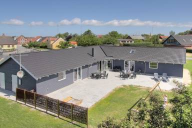 Ferienhaus mit Whirlpool, Terrasse und Pool