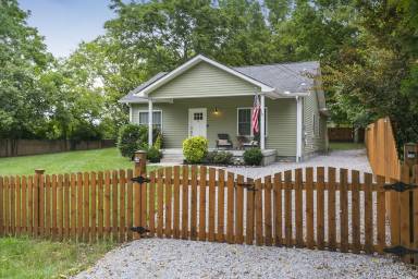 House  Woodbine
