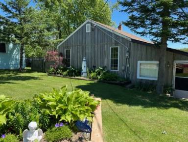 Dream getaway by the shore with vacation rentals in Bruce Peninsula - HomeToGo