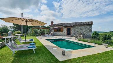 Villa mit Terrasse, Garten und Grill