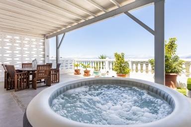 Charmante maison de vacances avec terrasse, jacuzzi et jardin | Vue ville