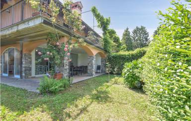 Maisonette-Wohnung mit eingezäuntem Garten für 11 Gäste mit Hund in Stresa am Lago Maggiore