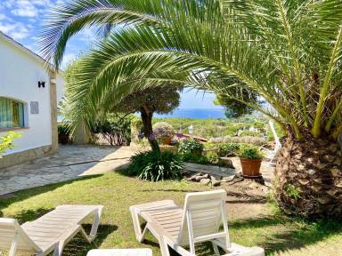 Villa with garden, terrace & pool
