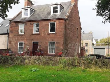 Apartment Yard Alyth