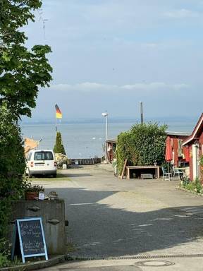 Ferienwohnung in Friedrichshafen mit Grill und Garten und Neben dem Strand