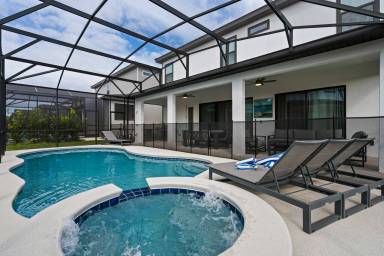 367 m² House