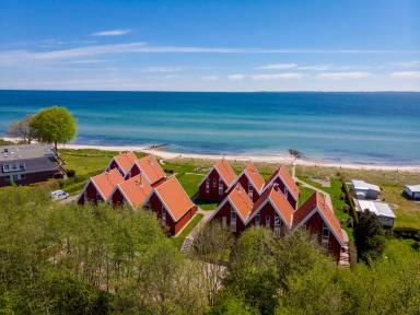 Ferienhaus in Rettin mit Sauna, Terrasse & Garten + Neben dem Strand