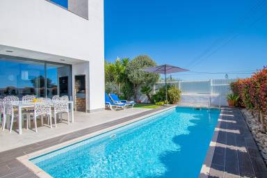 Apartamento con piscina privada, barbacoa y terraza