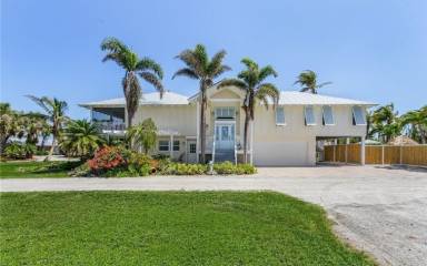 House  Bokeelia