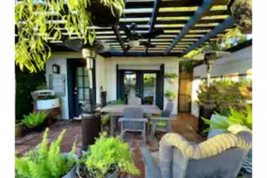 House Woodleaf