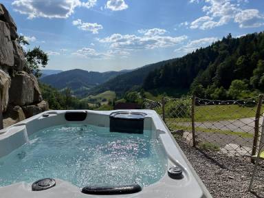 FeWo mit Whirlpool, Infrarot-Sauna & Schwarzwaldblick