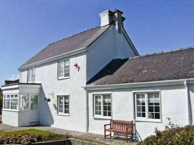 Cottage Cemaes Bay