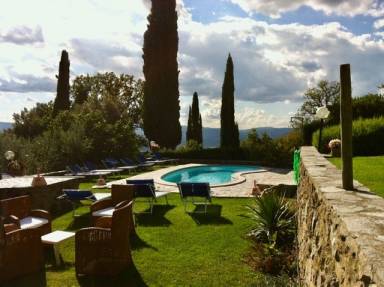Affascinante casa a Loro Ciuffenna con piscina e barbecue