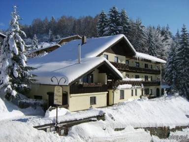 Chalet mit Pool, Terrasse und Garten | Bergblick