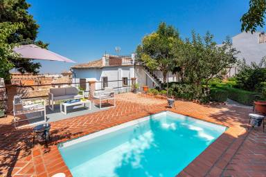 Fully equipped apartment with private pool, garden & terrace | Near Granada Cathedral